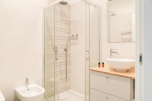 Double or Twin Room image 6
