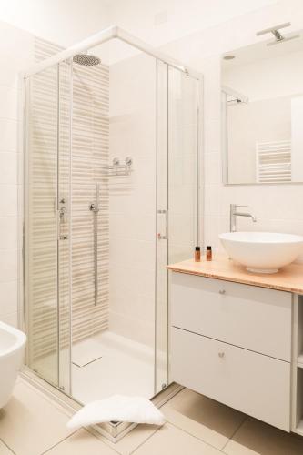 Double or Twin Room image 7