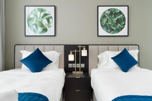 BellaViu Holiday Homes-From City Rush to Calm -2BR Retreat in DAMAC Prive, Dubaï