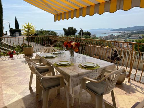 Appartement avec superbe terrasse pour 4 personnes - Location saisonnière - Le Lavandou
