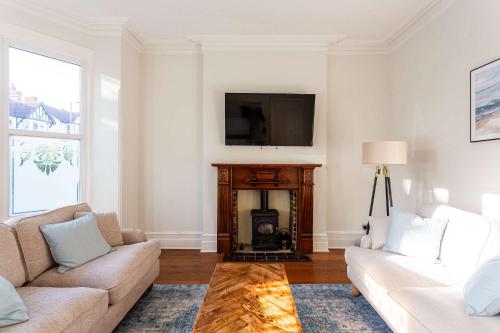 Fabulous 5 Bed House in Southend, 5 Mins to Beach gîte à louer Westcliff Railway Station