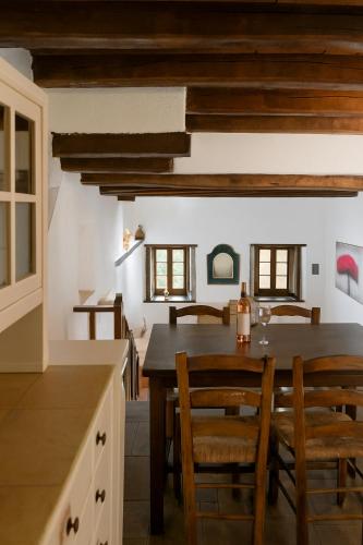 Létesítmények, Menexes Suites Monemvasia in Monemvasia