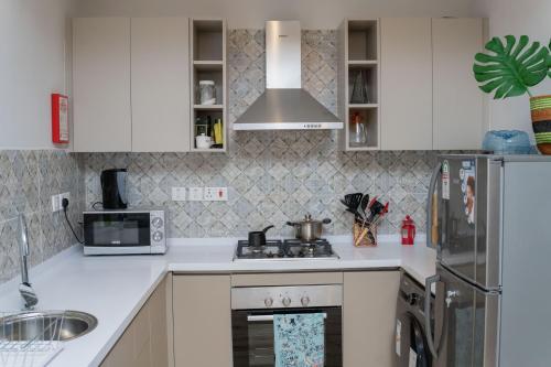 kuhinja, 1 Bedroom Elite Residence with Gym & Pool in Nairobi