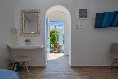 PERIVOLI 1-CHORA(5min away from the center by car) in Agkidia