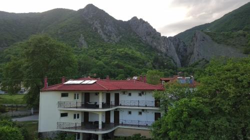 . Enastron Hotel