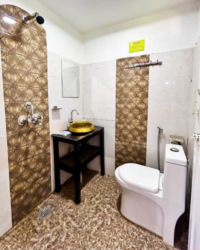 Double or Twin Room with Private Bathroom