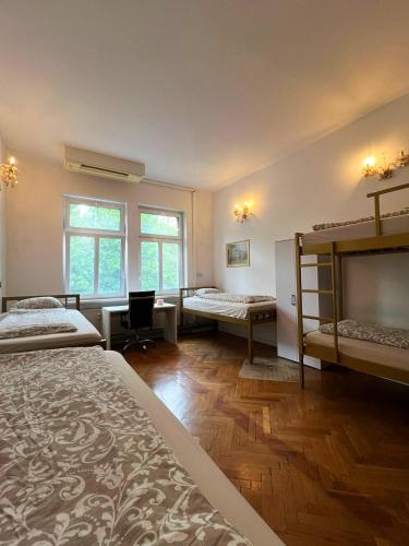 Rooms Miklošičeva – Ljubljana, NY