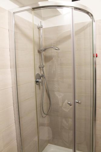 Double Room image 3