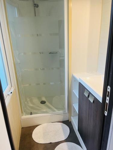 3 bedrooms, 6 beds