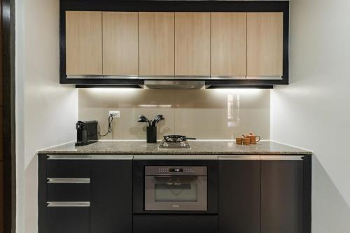 Eastwood City 1BR Muji Home Luxe Minimalist Fast WiFi, Manila (photo 7)
