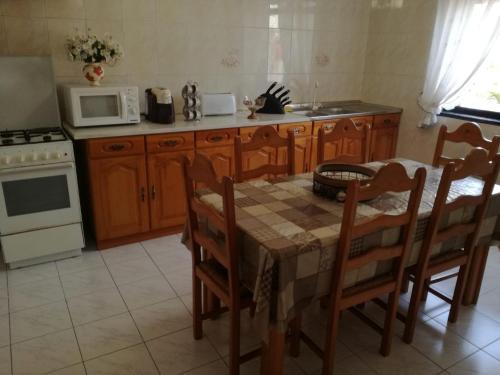Kitchen, Vivenda Maravilhosa em Portimao - Bemposta Alvor in Sao Sebastiao