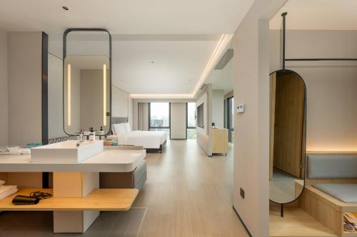 room detail thumbnail 2