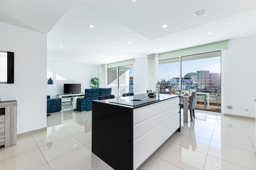 Adega Deluxe 2 Bed Pool and Gym - image 5