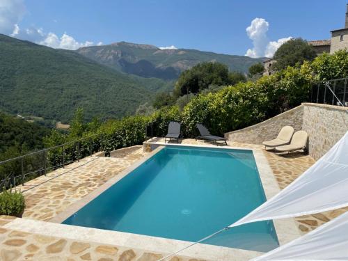 Scheggino - Casale con piscina e splendida vista