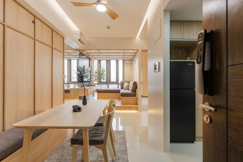 Eastwood City 1BR Muji Home Luxe Minimalist Fast WiFi, Manila (photo 4)