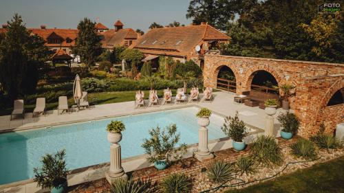 Żabi Dwór - HOTEL - RESTAURACJA - SPA
