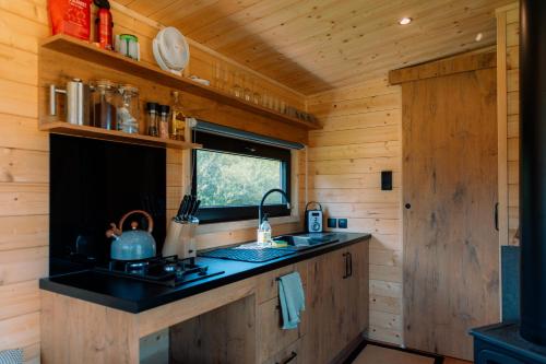 Romantic Offgrid Tiny Home Ft Beachy Head Hike in Golden Cross