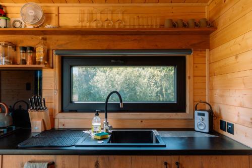 Romantic Offgrid Tiny Home Ft Beachy Head Hike in Golden Cross