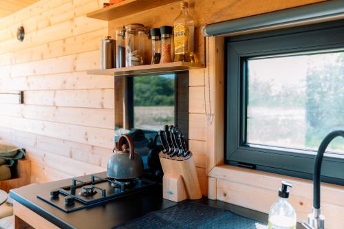 Romantic Offgrid Tiny Home Ft Beachy Head Hike in Golden Cross