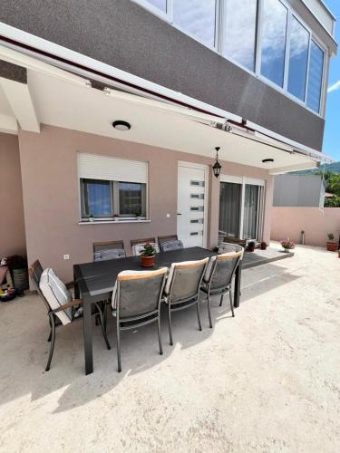 Erkély/terasz, Villa Passaggio Private Pool & Tranquil Stay Near the Sea in Celuga