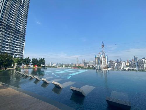 Sunset Skyline 3BR @ M Vertica | MRT+Wi-Fi+Netflix - image 14