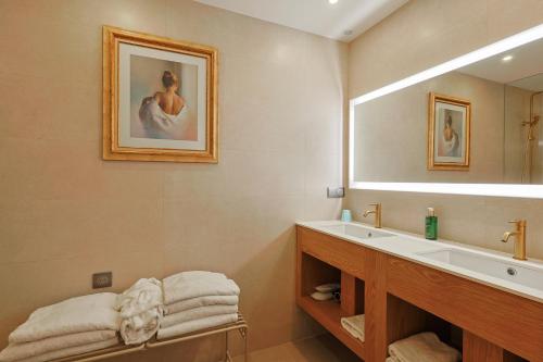 Hotel Le Fouquet's - image 8