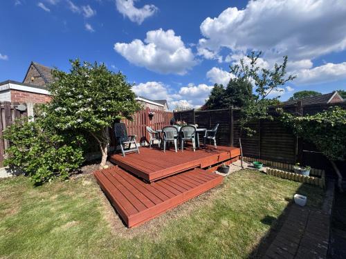 4 Bedroom House, Private Parking, Golf, Perfect For Families & Contractors, Лидс (фото 2)