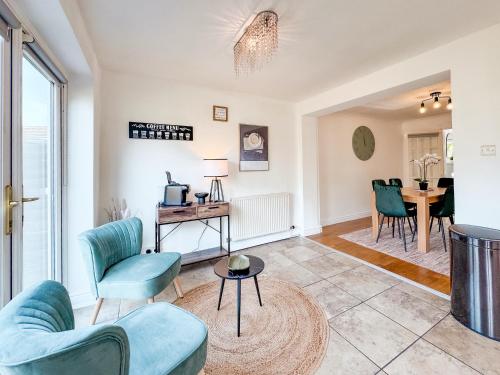 4 Bedroom House, Private Parking, Golf, Perfect For Families & Contractors, Лидс (фото 8)