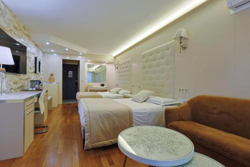 Hotel Le Fouquet's - image 11