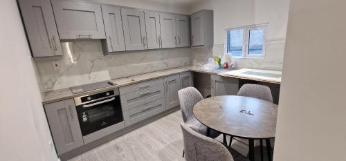 廚房, Modern Living apartment in 弗莫伊
