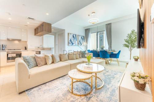 2BR Apartment Walking Distance to Dubai Mall, Downtown Views II, Downtown by Deluxe Holiday Homes, Dubaj (fotografie 2)