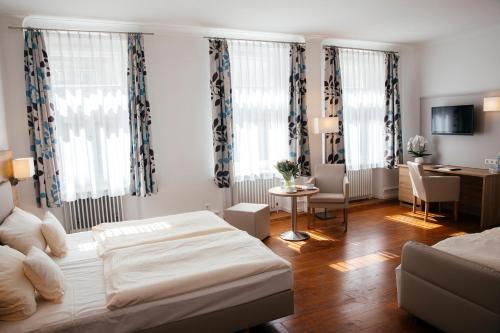 Quadruple Room image 6