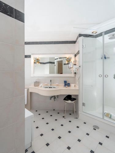 681456345 Hotel Quisisana