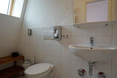 Single Room image 10