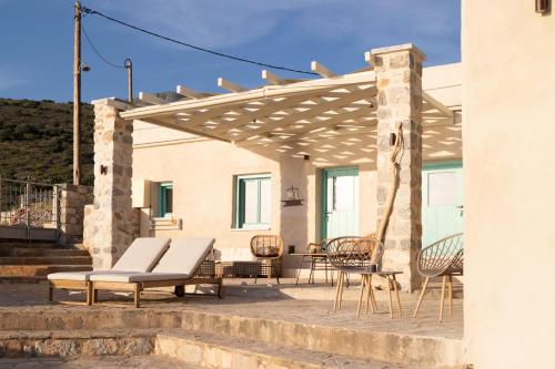 Iekārtas, Paradise Can Wait Sophia Suites in Omales