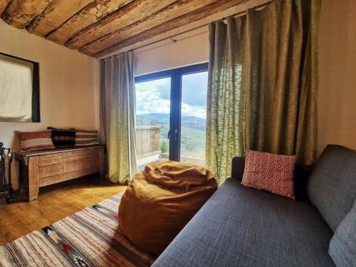 Casa Reinterpretata - La noi la munte, Mătişeşti (Foto 2)