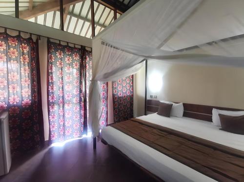 Double Room with Garden View image 10