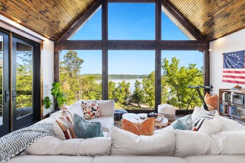 Shoreline Splash - Easy Access to Beaver Lake in Lost Bridge Village (AR)