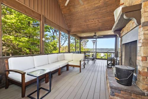 Shoreline Splash - Easy Access to Beaver Lake in Lost Bridge Village (AR)