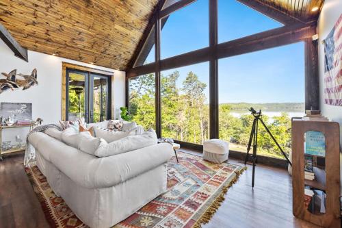 Shoreline Splash - Easy Access to Beaver Lake in Lost Bridge Village (AR)