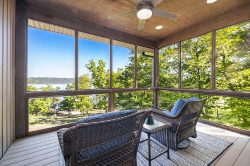 Shoreline Splash - Easy Access to Beaver Lake in Lost Bridge Village (AR)