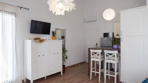 Studio Apartment with Sea View image 6