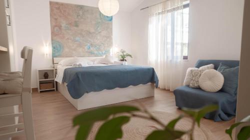 Studio Apartment with Sea View image 7