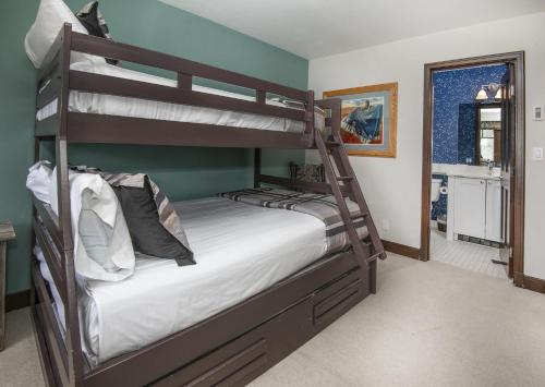 Three-Bedroom House image 9