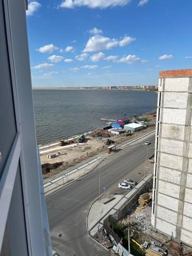 Апартаменты с видом на озеро в центре города in Kokshetau