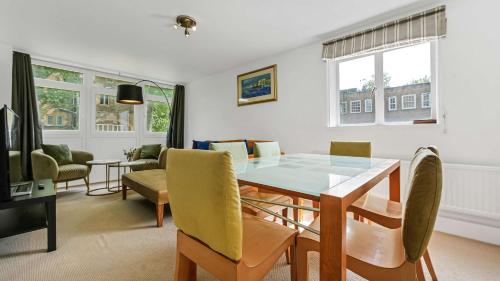 Lovely 3 Bedroom Apartment in Holland Park - image 10