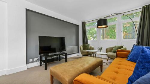 Lovely 3 Bedroom Apartment in Holland Park - image 5