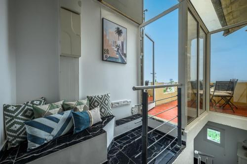 Villa Nissarda, Maison Nicoise avec vue mer, parking, a 5 minutes du port in Mont Boron