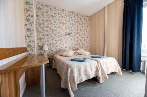 2 twin beds