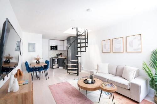 78-4A 2BR Duplex with a Balcony Prime UES - image 4